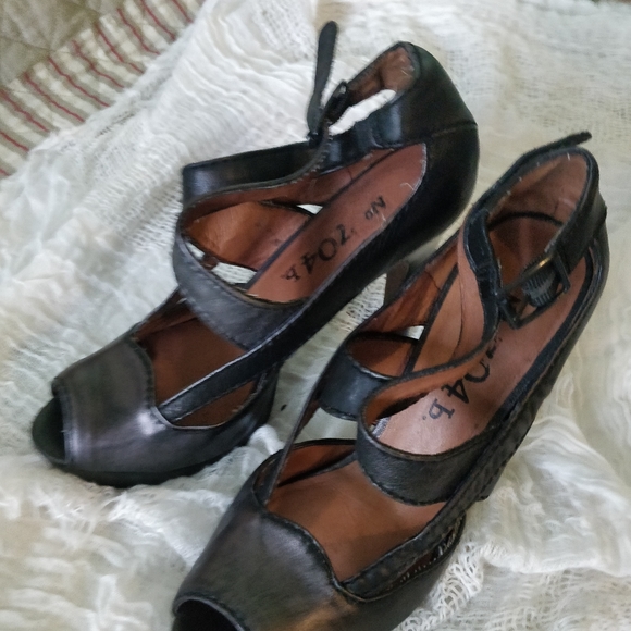 NEW: Heels - Picture 5 of 5